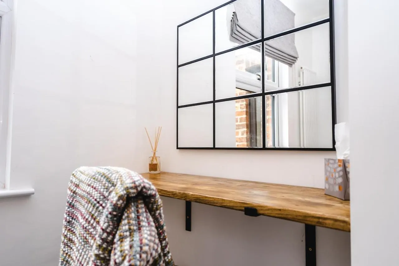 Best Stays York - Bishy Road Abode 0*,